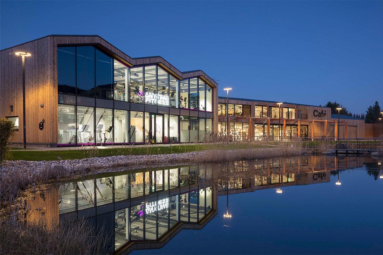 fitness facilities overlooking blue spaces benefit physical health and mental health